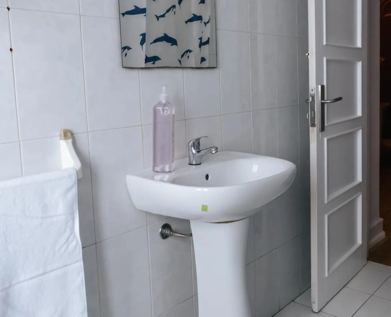 Homestay Aquilla Family Room 307 Lisbon Portugal